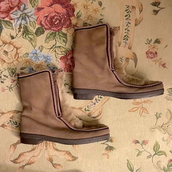 Yodelers Suede Fleece Lined Fur Boots - Picture 3 of 7